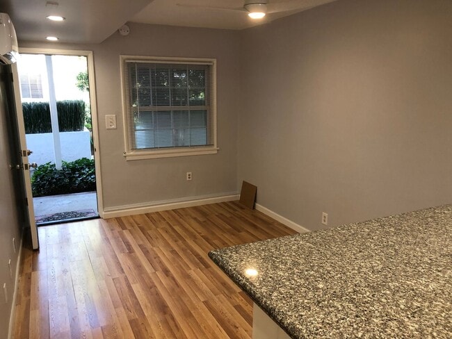 Building Photo - Studio Apartment - North Hollywood -Move I...