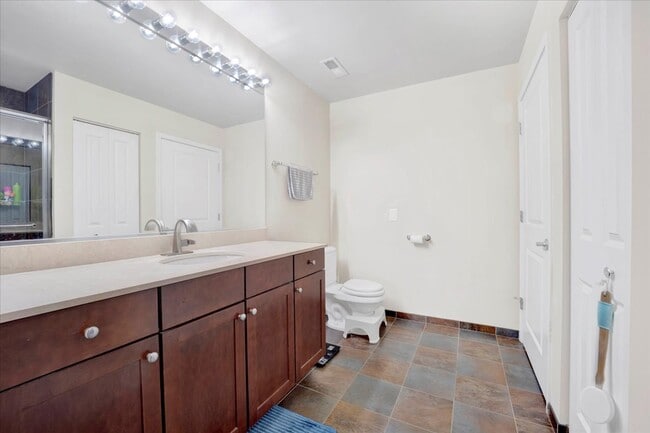 Building Photo - 4131 W Belmont Ave