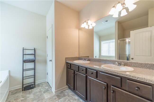 Building Photo - 129 Village Trail