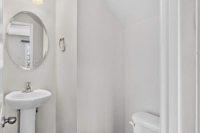 Building Photo - Expansive 4-bedroom, 3.5-bathroom single-family home boasts 3,150 sq. ft.