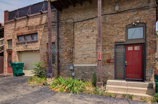 Building Photo - 527 N Chicago St