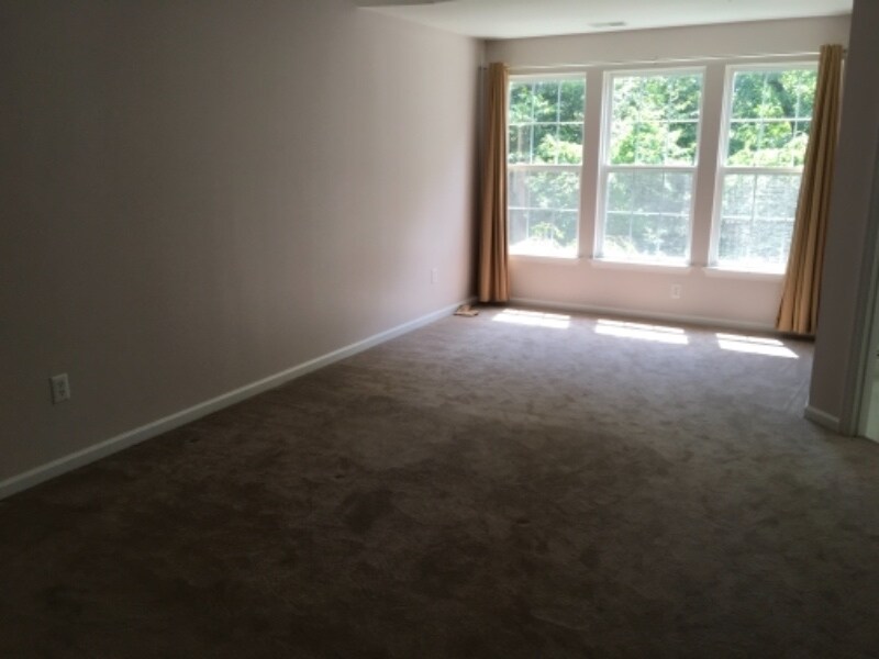 Building Photo - 8701 Rochelle Dr