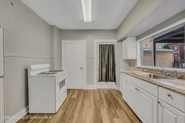 Building Photo - 1007 Washburn St