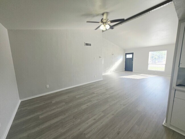 Building Photo - Garland 3 Bedroom, 2 Bath, 1 Car Garage Property That Has Been Completely Remodeled
