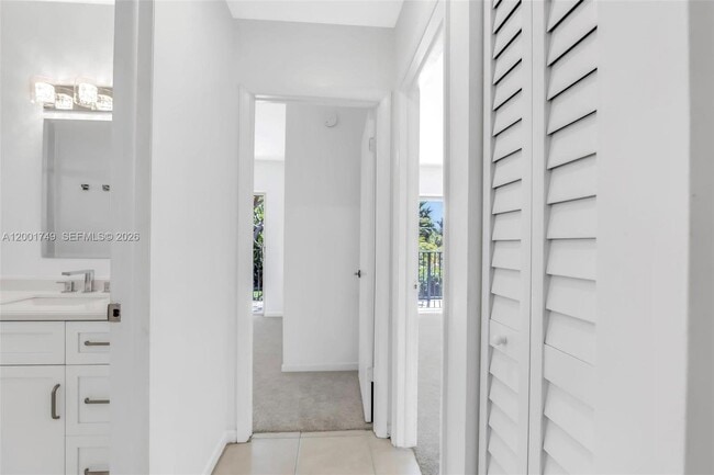 Building Photo - 15391 S Dixie Hwy