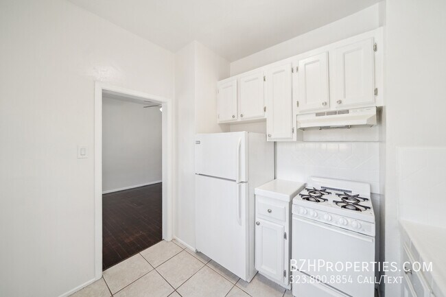 Building Photo - 1267 Vin Scully Ave