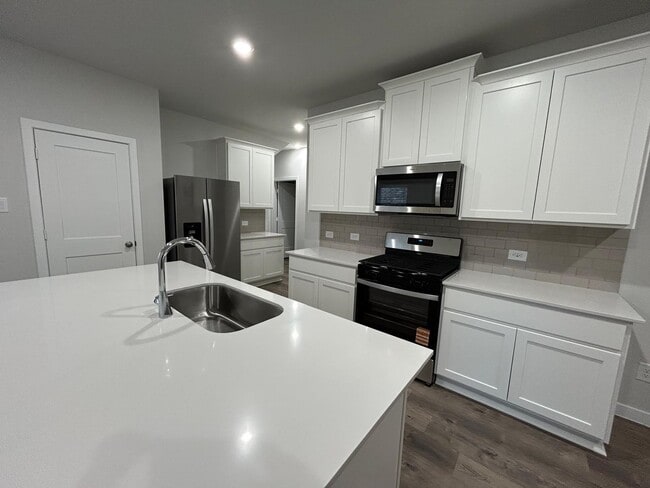 Building Photo - 7914 Alset Dr