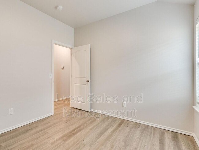 Building Photo - 10526 Utica Dr