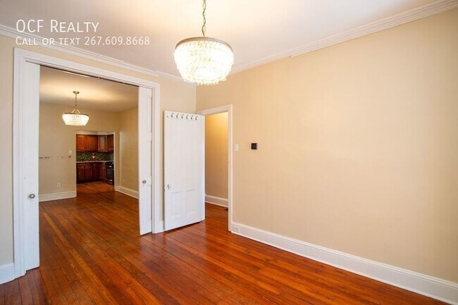 Building Photo - 2211 Bainbridge St