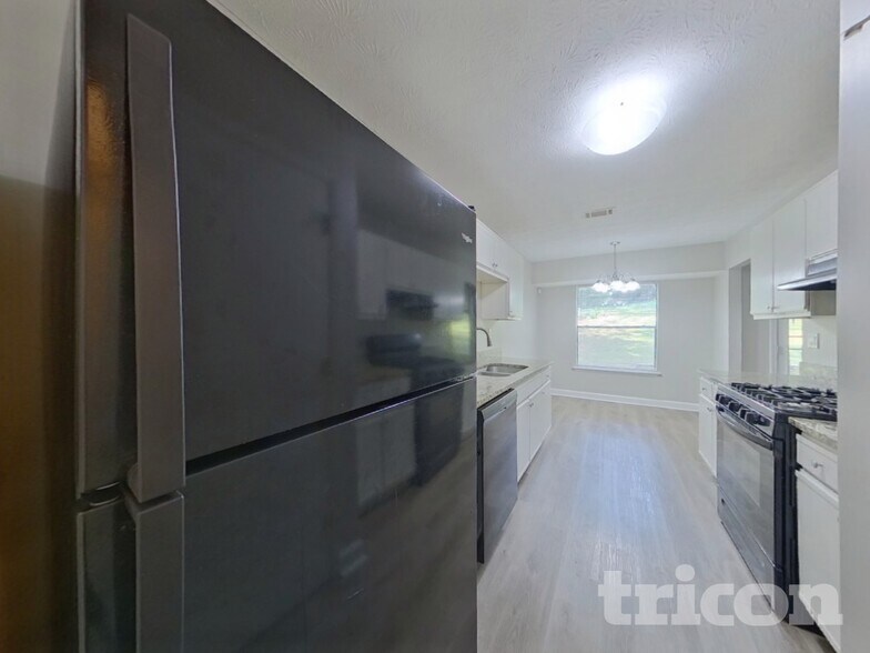 Building Photo - 2543 Mistletoe Ln SW