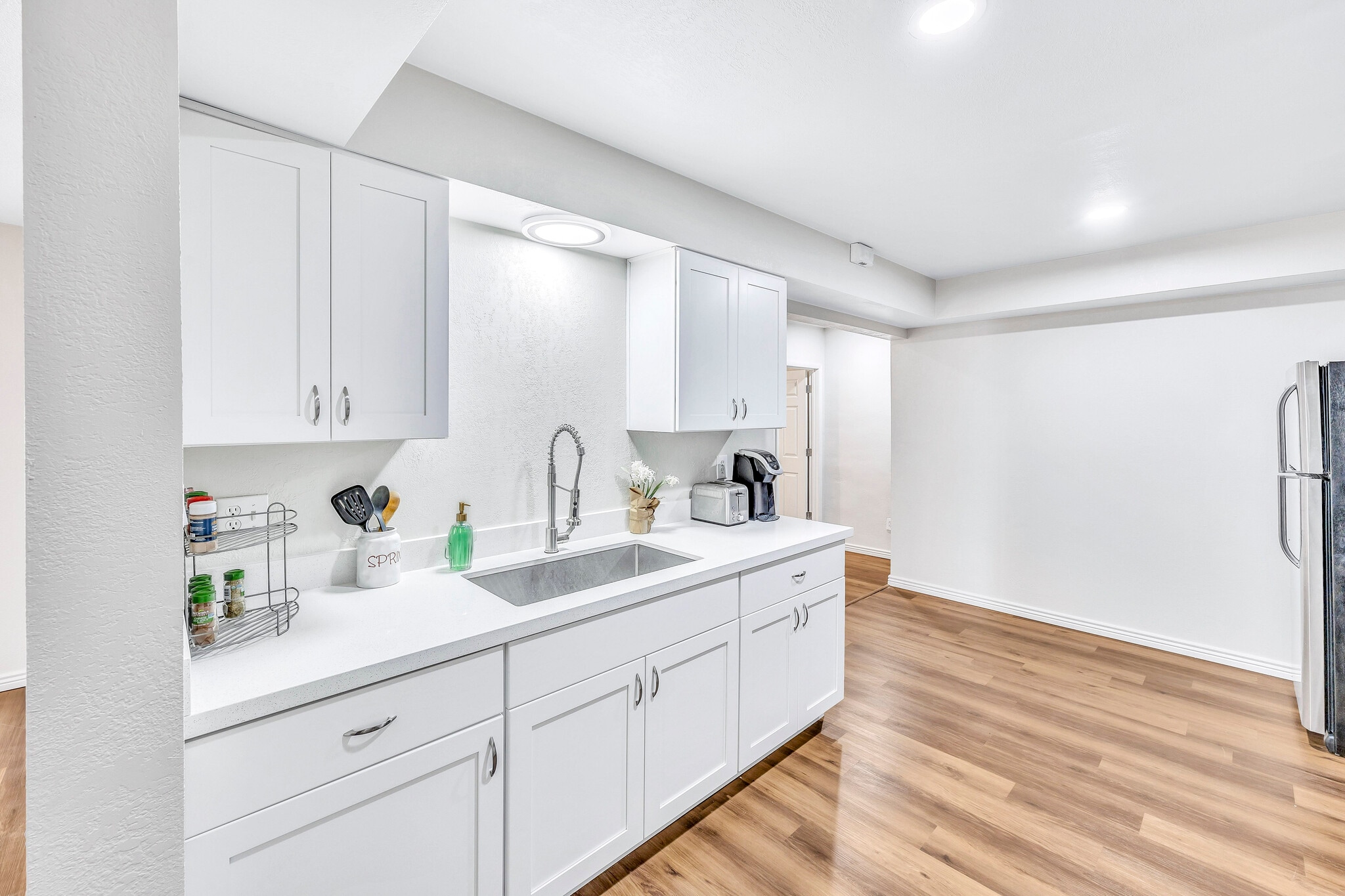 Building Photo - 1713 W Hazelwood St