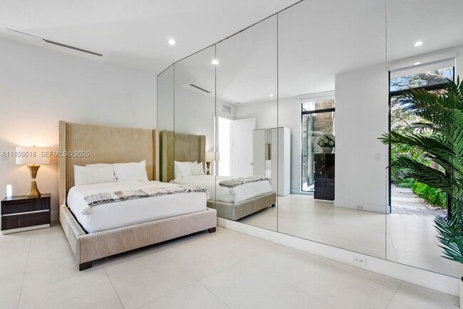 Building Photo - 310 SE 11th Ave