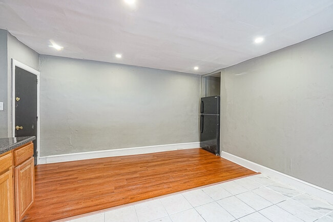 Building Photo - 510 S 48th St