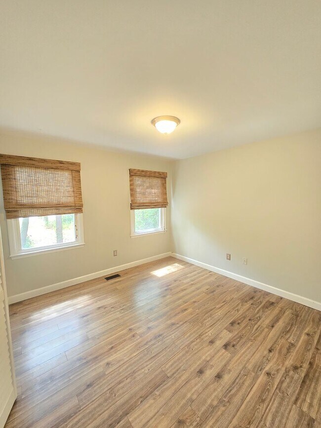 Building Photo - Located in desirable College Acres/Hillsdale area of Wilmington