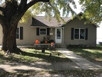 Building Photo - 4 bedroom 2 bath home in Lemont.