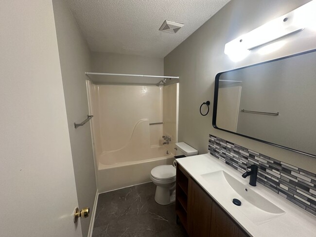 Building Photo - 1522 Parkway