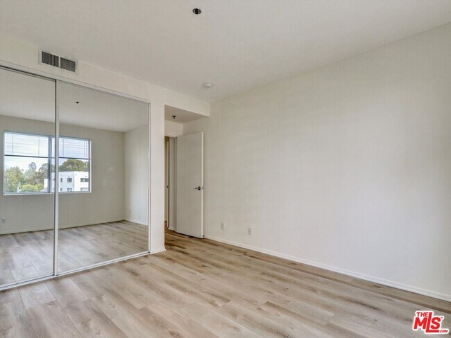 Building Photo - 10600 Wilshire Blvd