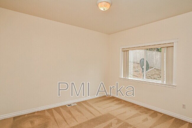 Building Photo - 3504 Buckingham Ct SE