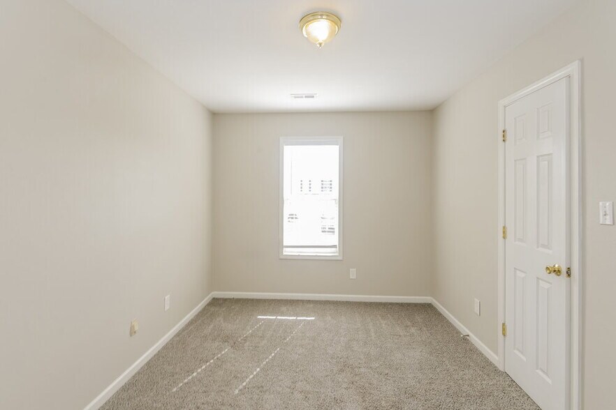 Building Photo - 5883 Culloden Ct