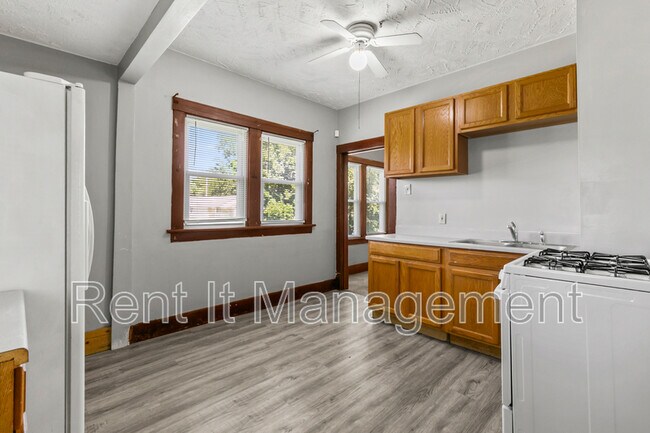 Building Photo - 2820 N 19th Ave