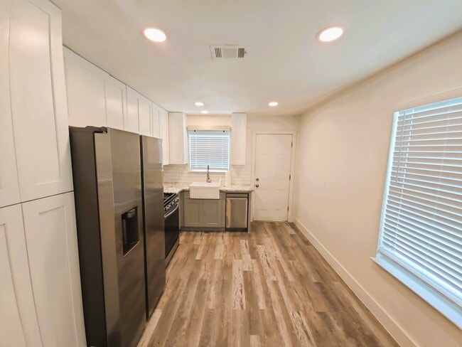 Building Photo - 3603 E Lockwood Dr