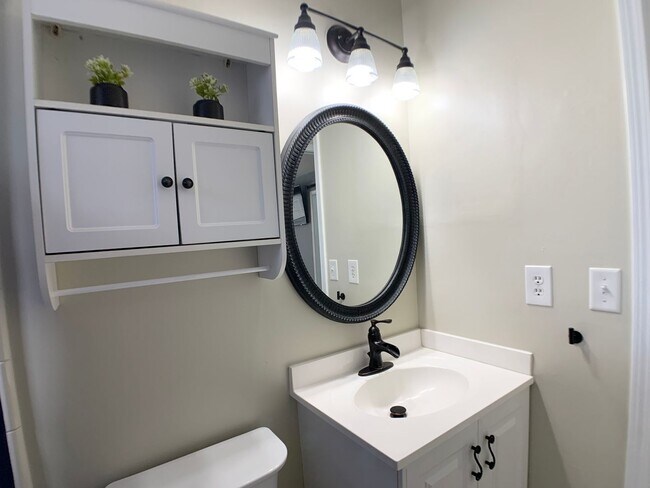 Building Photo - 3149 Lakeside Villa Rd