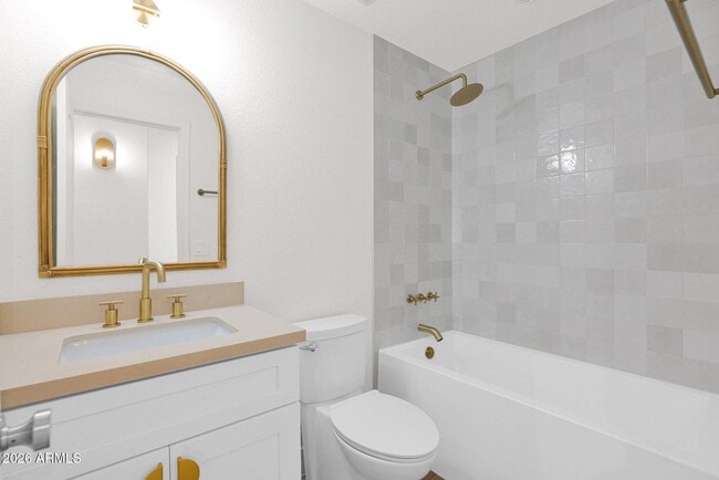 Building Photo - 3941 E Monona Dr