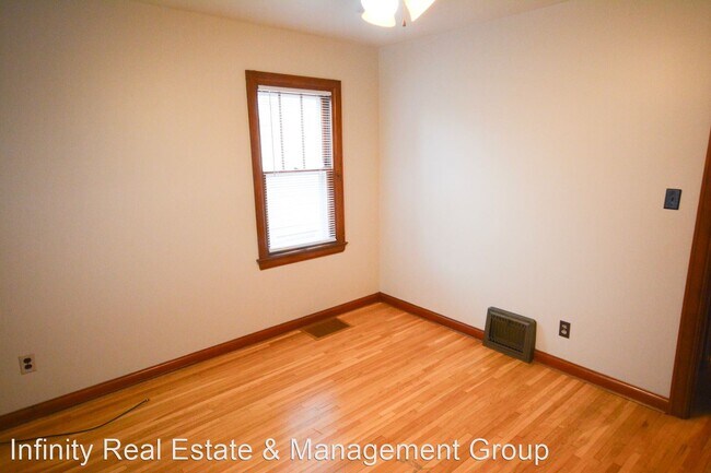 Building Photo - 3 br, 1.5 bath House - 1106 9th Ave SW