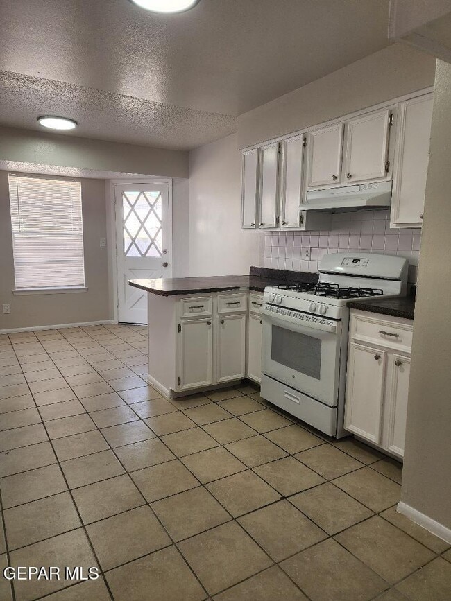 Building Photo - 2912 E Glen Dr