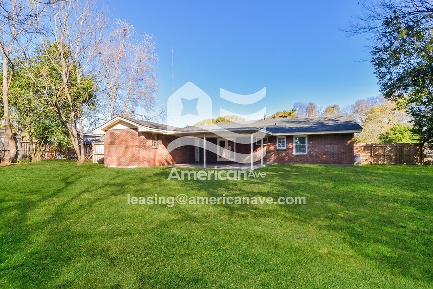 Building Photo - 227 Marian Dr