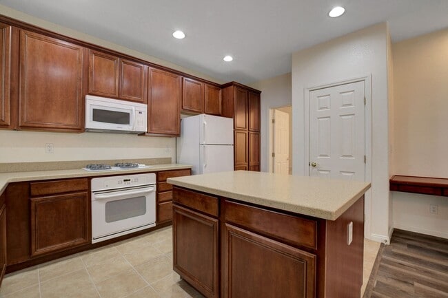 Building Photo - 3 Bedroom Home in Summerlin West COMING SOON!
