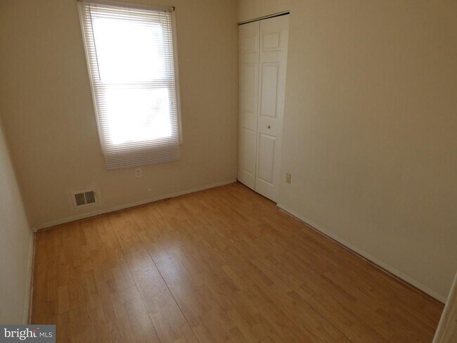 Building Photo - 9829 Town Ln