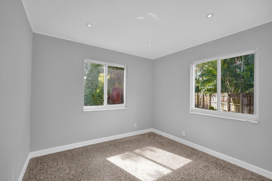 Building Photo - 1101 SW 8th Ter