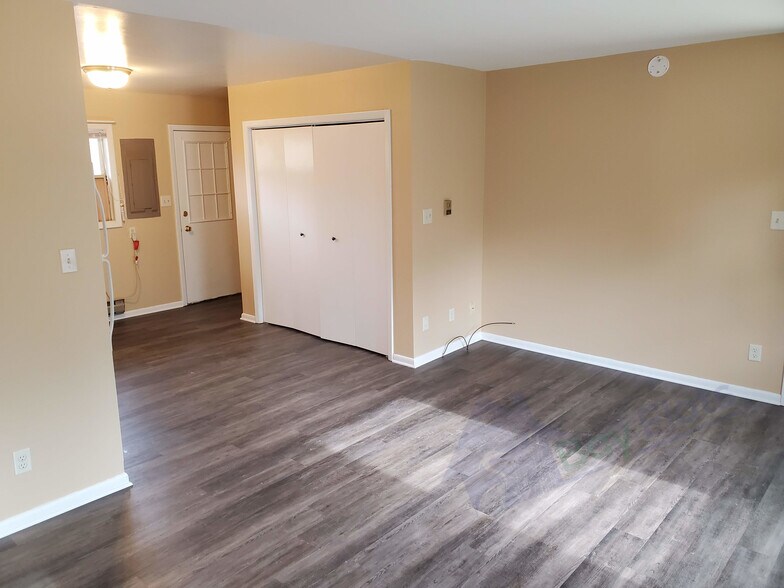 Building Photo - 47428 Sewell Rd