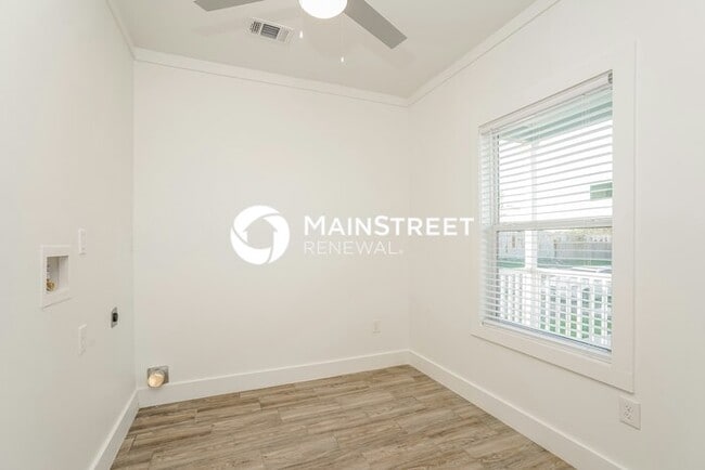 Building Photo - 3 Bedroom Pet-Friendly Home in Houston, TX with Main Street Renewal