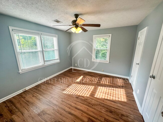 Building Photo - 4404 Summerville Rd