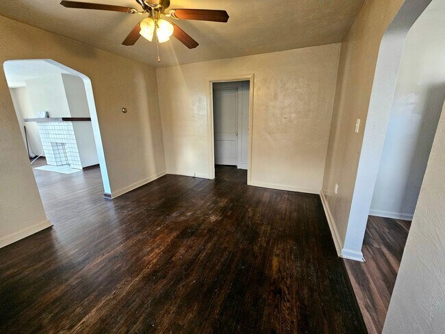 Building Photo - 1300 Kelton Ave