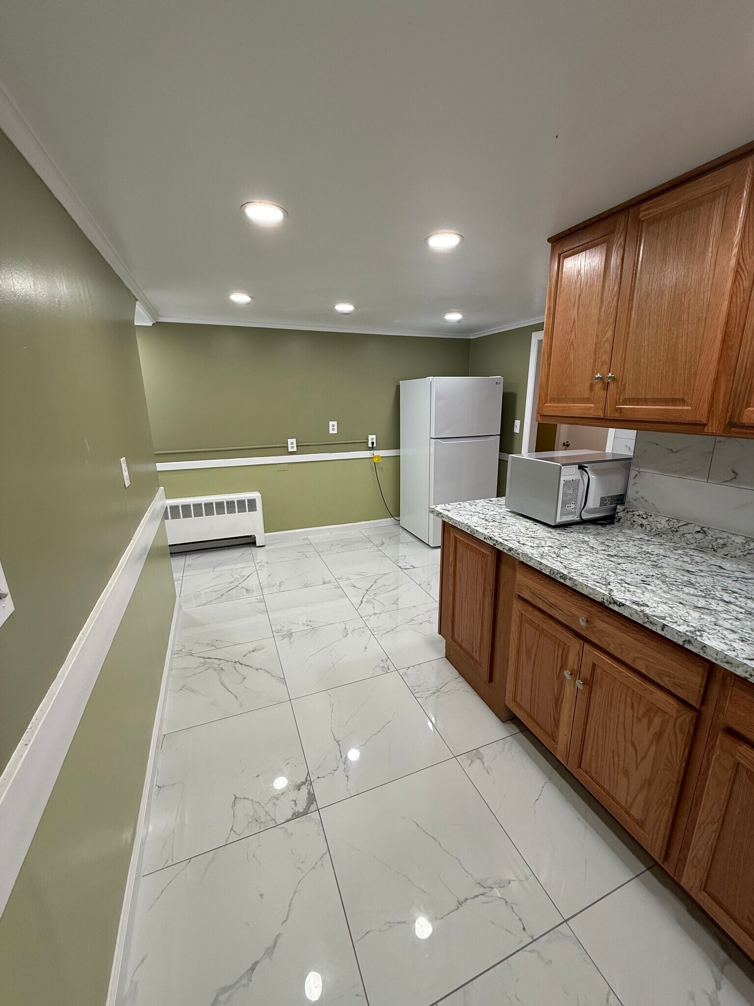 Building Photo - 214 Columbia St