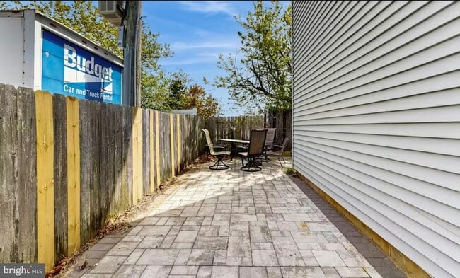 Building Photo - 105 Jamestown Rd