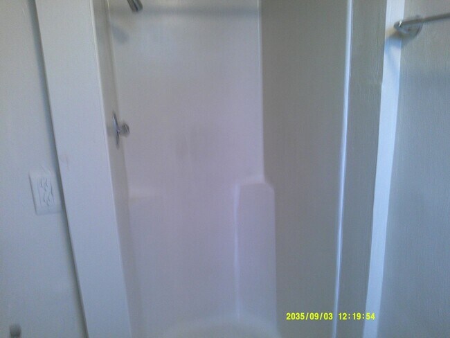 Building Photo - 140-14