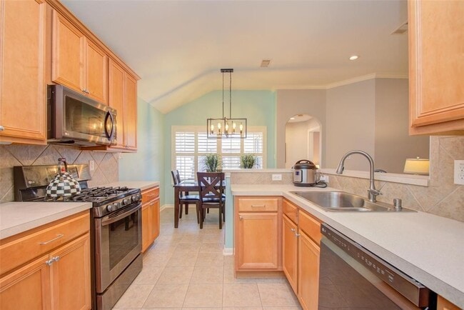 Building Photo - 15950 Cottage Ivy Cir