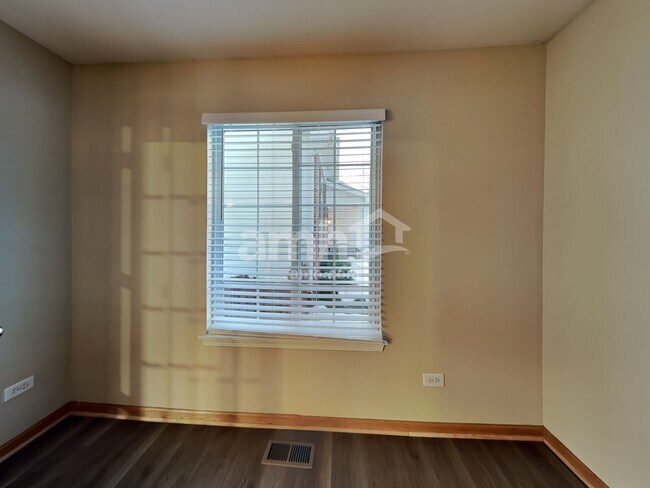 Building Photo - 20863 Brentwood Ct