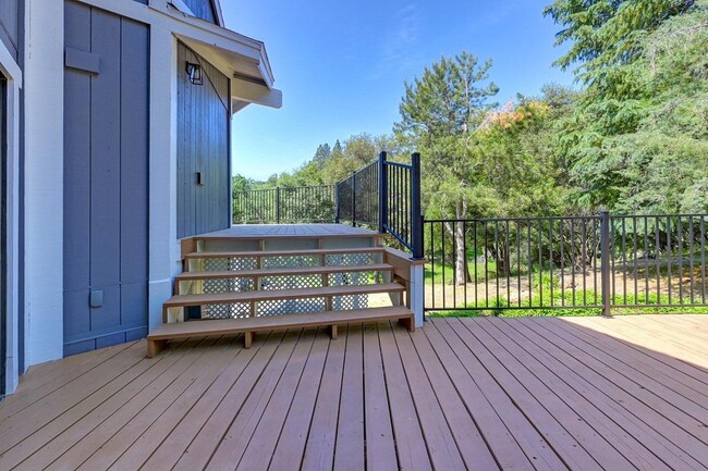 Building Photo - 23986 Oakmont Way