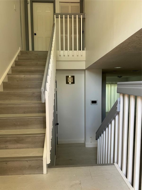 Building Photo - 7481 Santa Monica Dr