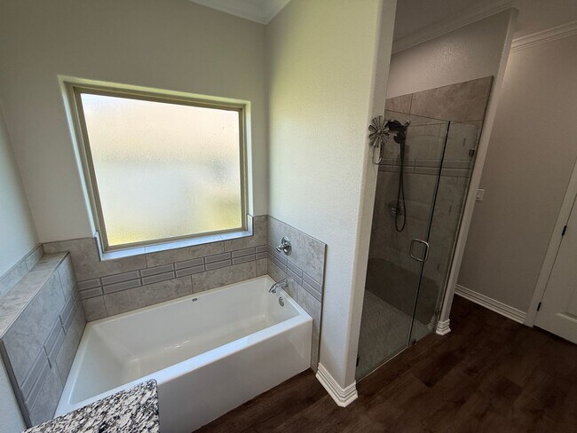 Building Photo - Modern 3-bed/2-bath!