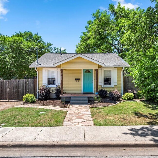 Primary Photo - 1208 Cedar Ave