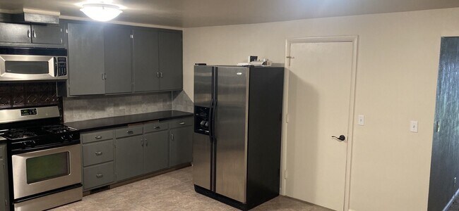 Building Photo - HALF OFF FIRST MONTHS RENT!!