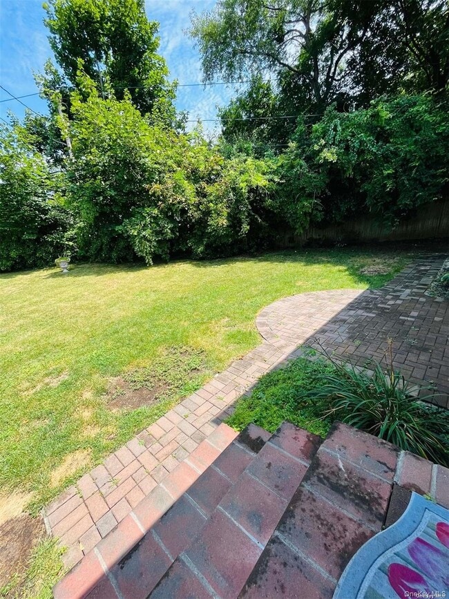 Building Photo - 40 Willets Dr