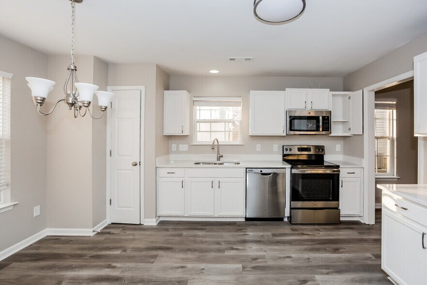 Building Photo - 1565 Kindred Cir NW