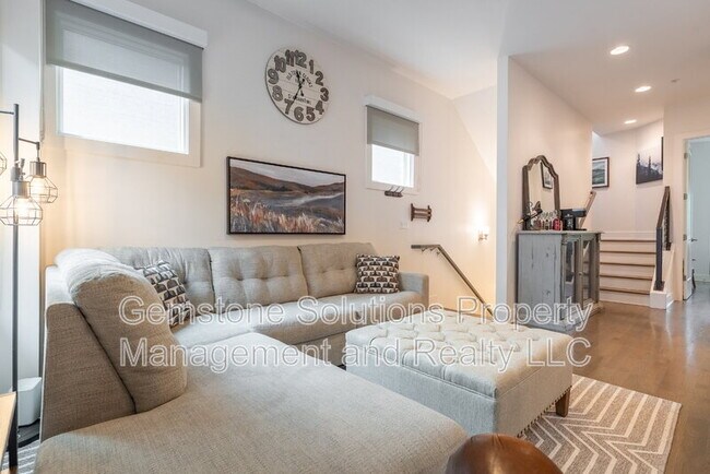 Building Photo - 815 Melpark Ct